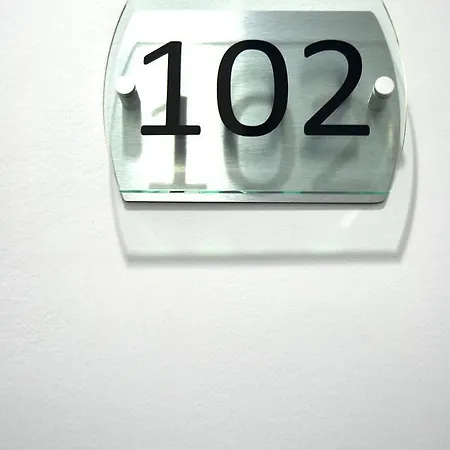 10 Hotel *
